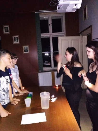 Noc v škole