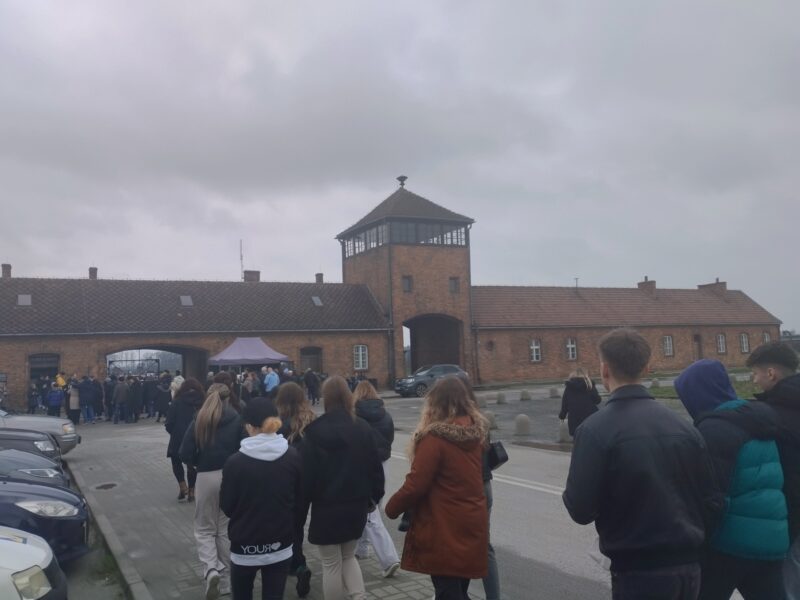 Cesta do temnej minulosti: Návšteva Osvienčimu a Birkenau