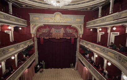 Gymnazisti na divadelnom predstavení v Prešove